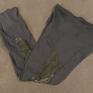 Zyia Black Cuffed Mirage midrise legging 24”- size 6/8